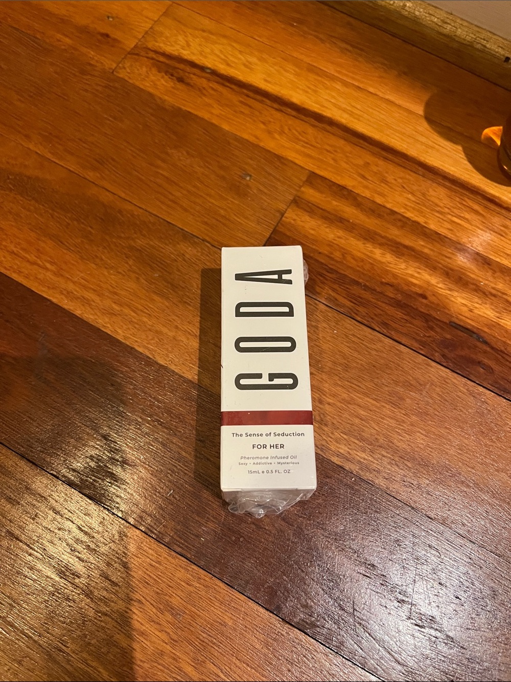 GODA The Sense of Seduction For Her Fragrance Oil - White with Burgundy Accent